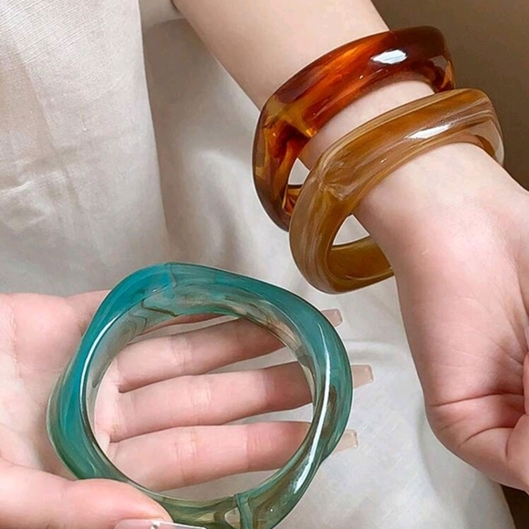 Set of Three Colorful Resin Bangles - Picture 3 of 7